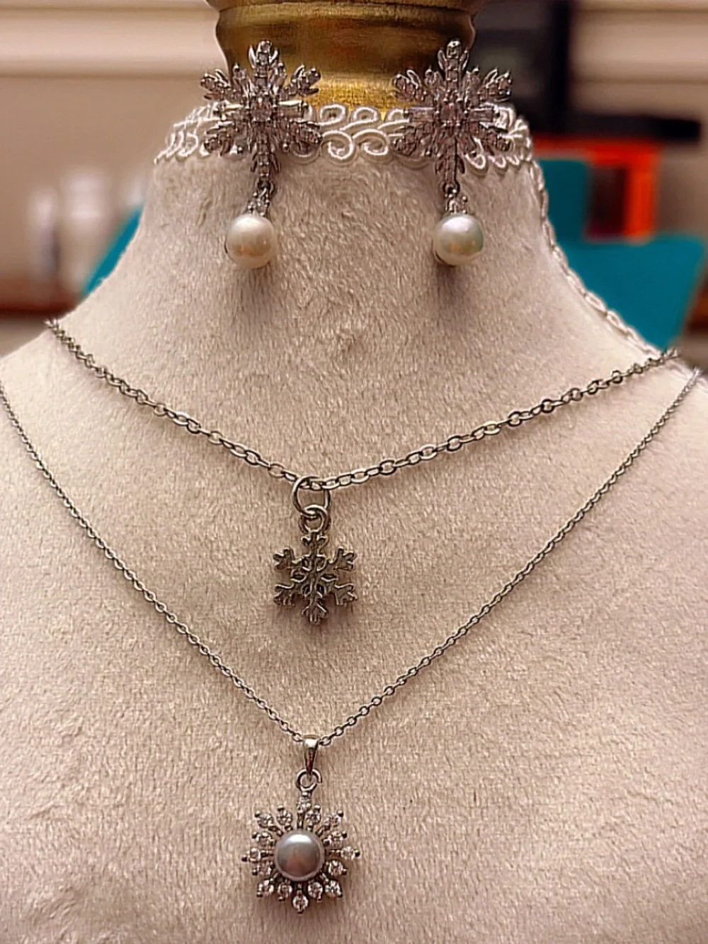 Delicate Silver Snowflake & Pearl Layered Necklace Set